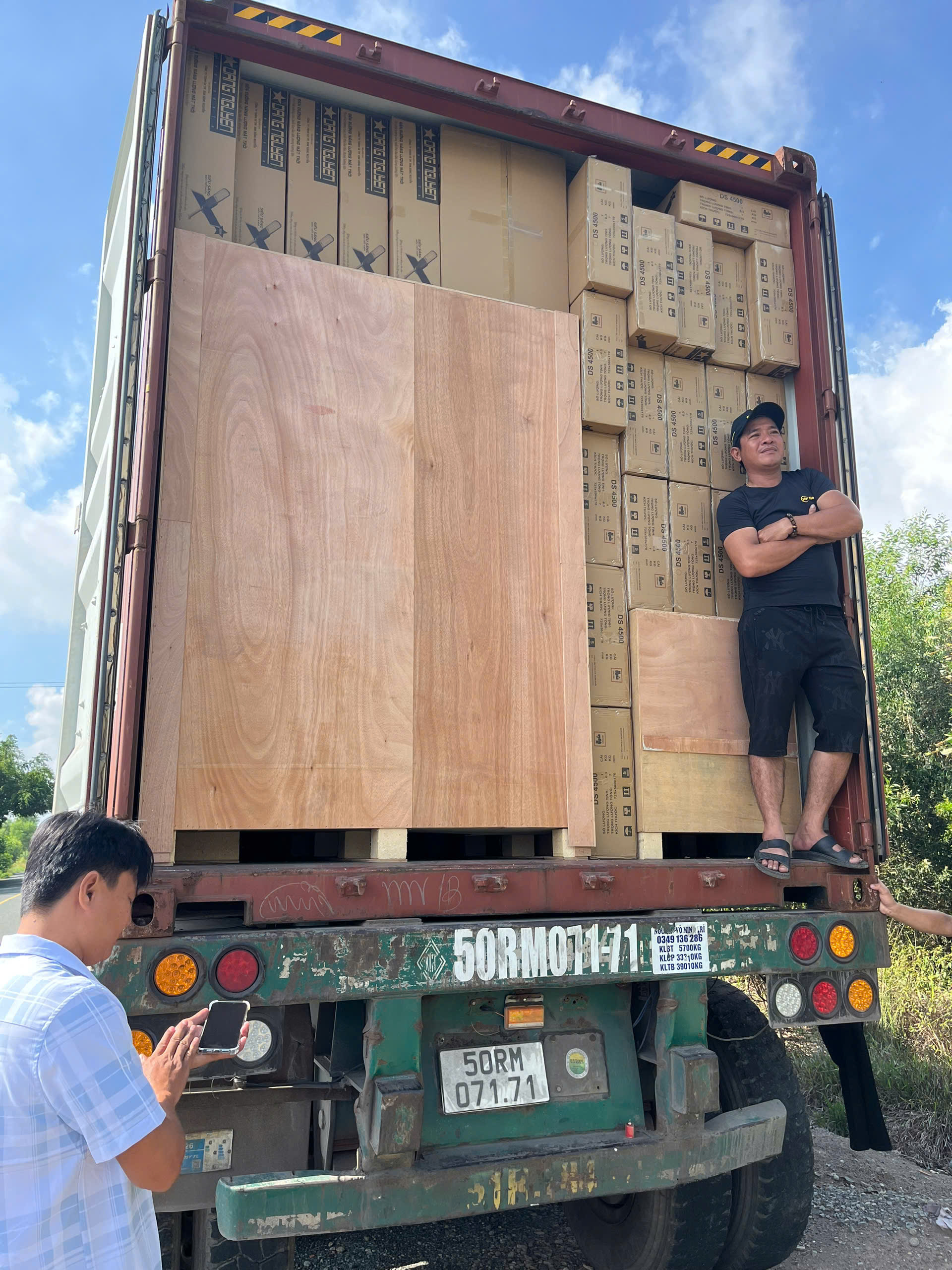 NPP nhập đèn NLMT của Đặng Nguyễn về phân phối lại